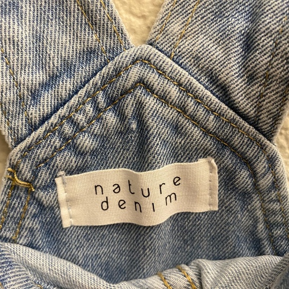 TIMELESS SMILE DISTRESSED MEDIUM WASH DENIM OVERALL SHORTS - Size Large - Picture 3 of 10